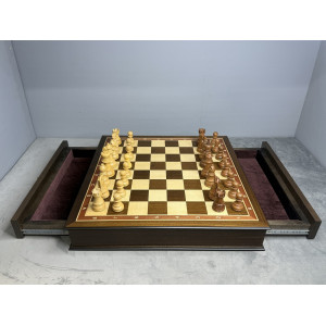 Шахматы подарочные в ларце с фигурами из самшита