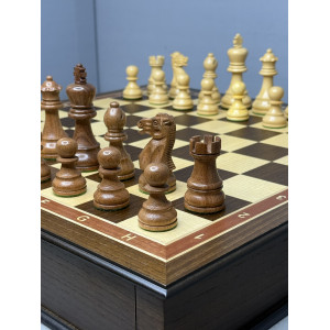 Шахматы подарочные в ларце с фигурами из самшита