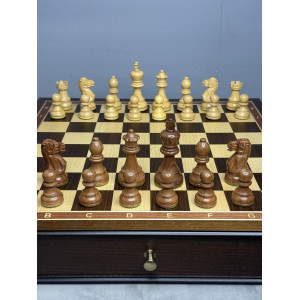 Шахматы подарочные в ларце с фигурами из самшита