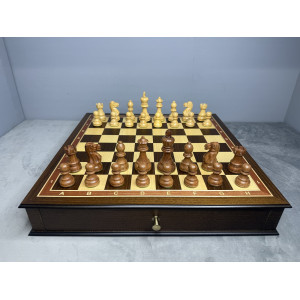 Шахматы подарочные в ларце с фигурами из самшита