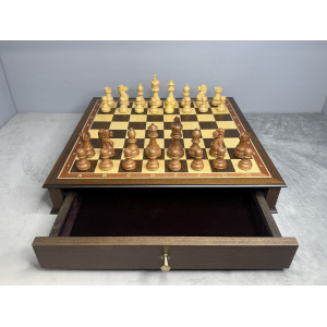 Шахматы подарочные в ларце с фигурами из самшита