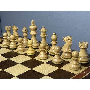 Шахматы подарочные в ларце с фигурами из самшита