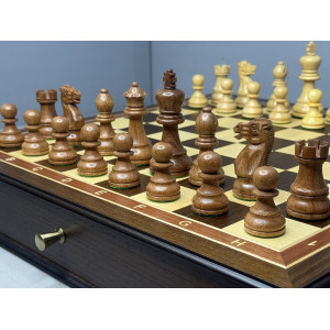 Шахматы подарочные в ларце с фигурами из самшита