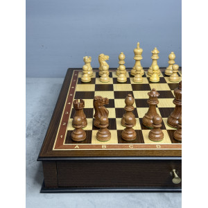 Шахматы подарочные в ларце с фигурами из самшита