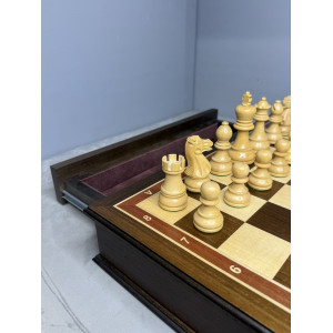 Шахматы подарочные в ларце с фигурами из самшита