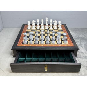 Шахматы подарочные в ларце с фигурами из мрамора