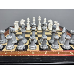 Шахматы подарочные в ларце с фигурами из мрамора