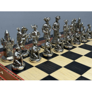 Шахматы подарочные в ларце из морёного дуба с фигурами из бронзы «Королевский стиль»