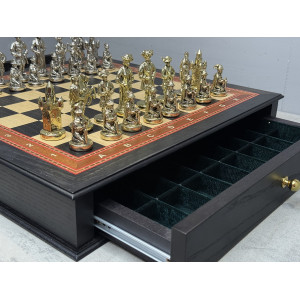 Шахматы подарочные в ларце из морёного дуба с фигурами из бронзы «Королевский стиль»