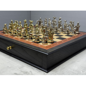 Шахматы подарочные в ларце из морёного дуба с фигурами из бронзы «Королевский стиль»