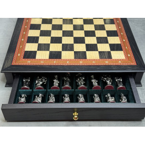 Шахматы подарочные в ларце из морёного дуба с фигурами из бронзы «Королевский стиль»