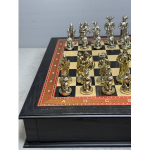 Шахматы подарочные в ларце из морёного дуба с фигурами из бронзы «Королевский стиль»