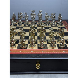 Шахматы подарочные в ларце из морёного дуба с фигурами из бронзы «Королевский стиль»