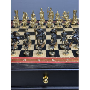 Шахматный ларец с бронзовыми фигурами «Македонская битва»