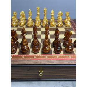 Шахматы подарочные с фигурами из янтаря "Янтарная элегантность"