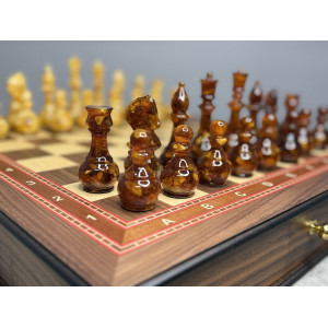 Шахматы подарочные с фигурами из янтаря "Янтарная элегантность"