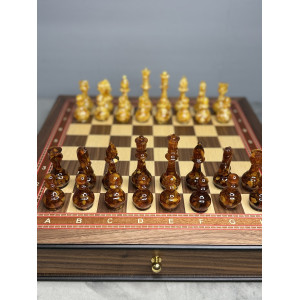 Шахматы подарочные с фигурами из янтаря "Янтарная элегантность"