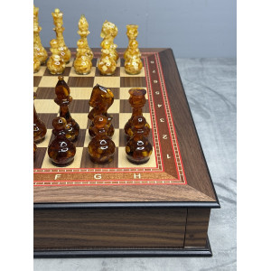 Шахматы подарочные с фигурами из янтаря "Янтарная элегантность"