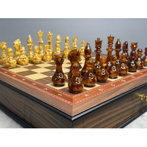 Шахматы подарочные с фигурами из янтаря "Янтарная элегантность"