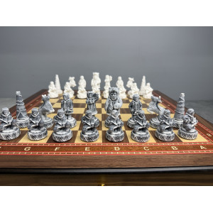 Шахматы подарочные с фигурами из мрамора «Северные народы»