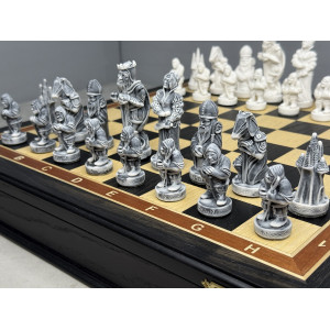 Подарочные шахматы «Средневековые рыцари» — ларец с мраморными фигурами