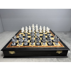 Подарочные шахматы «Средневековые рыцари» — ларец с мраморными фигурами