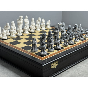 Подарочные шахматы «Средневековые рыцари» — ларец с мраморными фигурами