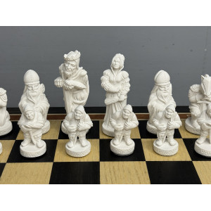 Подарочные шахматы «Средневековые рыцари» — ларец с мраморными фигурами