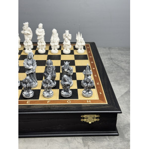 Подарочные шахматы «Средневековые рыцари» — ларец с мраморными фигурами