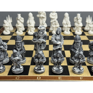 Подарочные шахматы «Средневековые рыцари» — ларец с мраморными фигурами