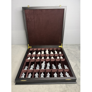 Подарочные шахматы «Средневековые рыцари» — ларец с мраморными фигурами