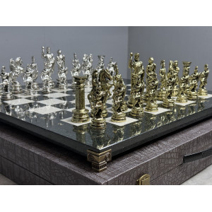 Шахматы из камня подарочные «Римская война» — змеевик Шахматы из камня подарочные «Римская война» — змеевик