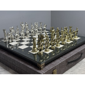 Шахматы из камня подарочные «Римская война» — змеевик Шахматы из камня подарочные «Римская война» — змеевик