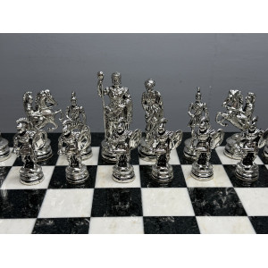 Шахматы из камня подарочные «Римская война» — змеевик Шахматы из камня подарочные «Римская война» — змеевик