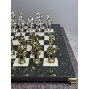 Шахматы из камня подарочные «Римская война» — змеевик Шахматы из камня подарочные «Римская война» — змеевик