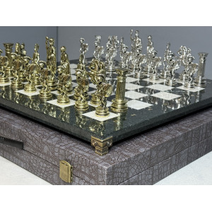 Шахматы из камня подарочные «Римская война» — змеевик Шахматы из камня подарочные «Римская война» — змеевик