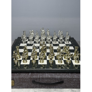 Шахматы из камня подарочные «Римская война» — змеевик Шахматы из камня подарочные «Римская война» — змеевик