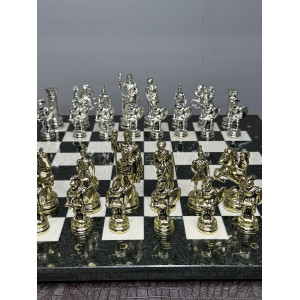 Шахматы из камня подарочные «Римская война» — змеевик Шахматы из камня подарочные «Римская война» — змеевик