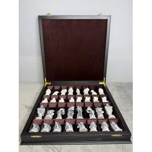 Шахматы подарочные “Русские сказки” в ларце с мраморными фигурами 