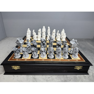 Шахматы подарочные “Русские сказки” в ларце с мраморными фигурами 