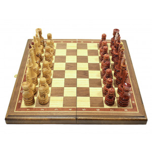 Шахматы Дубовые в доске маркетри орех 45 см.