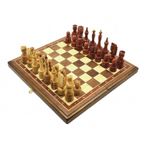 Шахматы Дубовые в доске маркетри орех 45 см.
