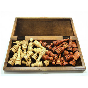 Шахматы Дубовые в доске маркетри орех 45 см.