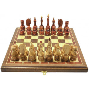 Шахматы Дубовые в доске маркетри орех 45 см.