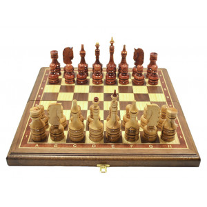 Шахматы Дубовые в доске маркетри орех 45 см.
