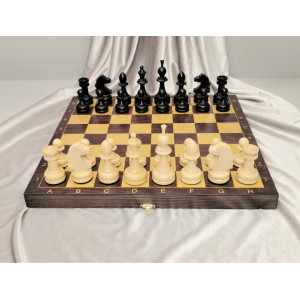 Шахматы Гроссмейстерские с фигурами из бука в доске люкс 40