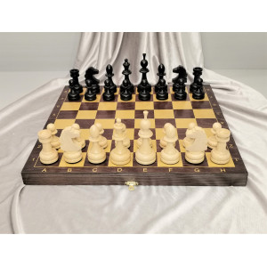 Шахматы Гроссмейстерские с фигурами из бука в доске люкс 40