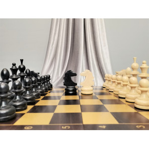 Шахматы Гроссмейстерские с фигурами из бука в доске люкс 40