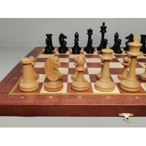 Шахматы деревянные с фигурами из бука в доске люкс 50
