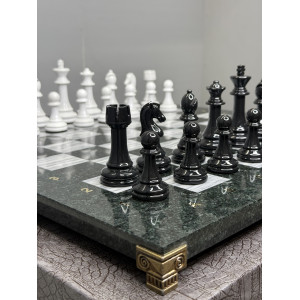 Шахматы из камня подарочные с фигурами композит